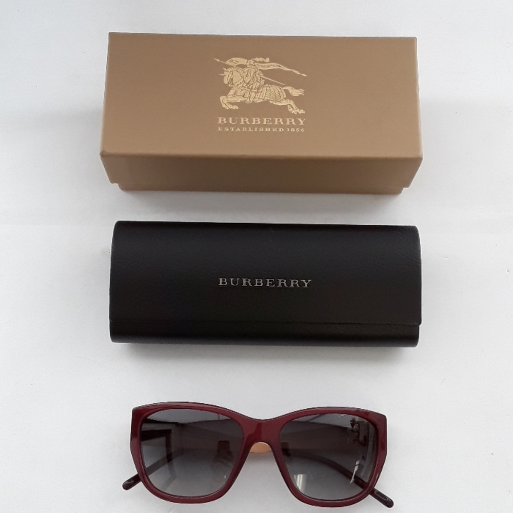 NIB Burberry B4174 3402/8G 56-17 Sunglasses